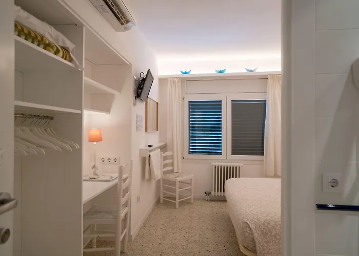 Marina Πανσιόν Cadaqués